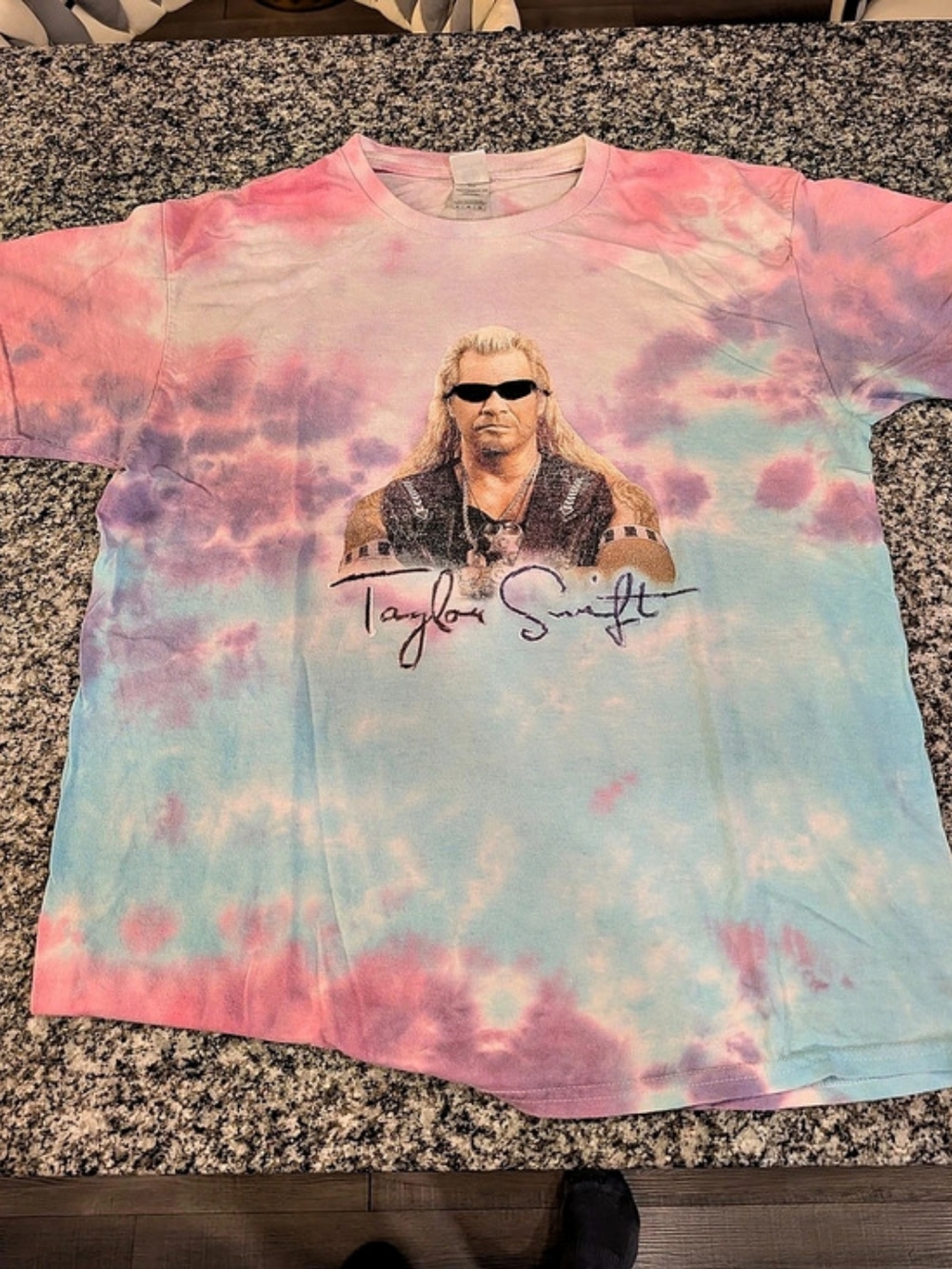 Gildan Dog the Bounty Hunter Taylor Swift Parody T-Shirt Tie-Dye Large